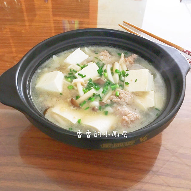 菌菇豆腐丸子汤