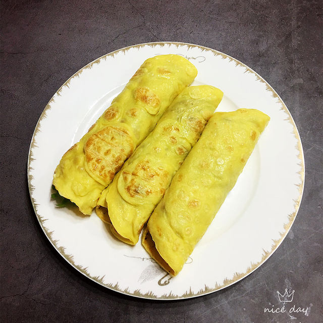 鸡蛋饼卷油条