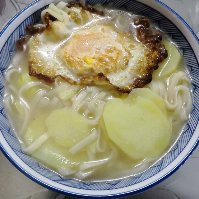 土豆鸡蛋面