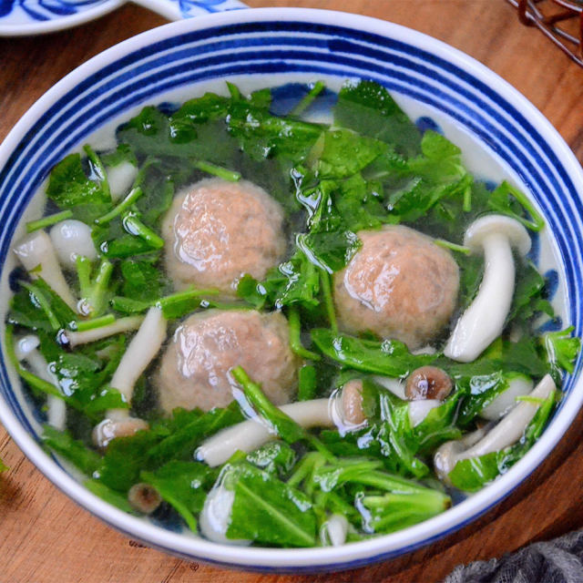 荠菜牛肉丸菌菇汤