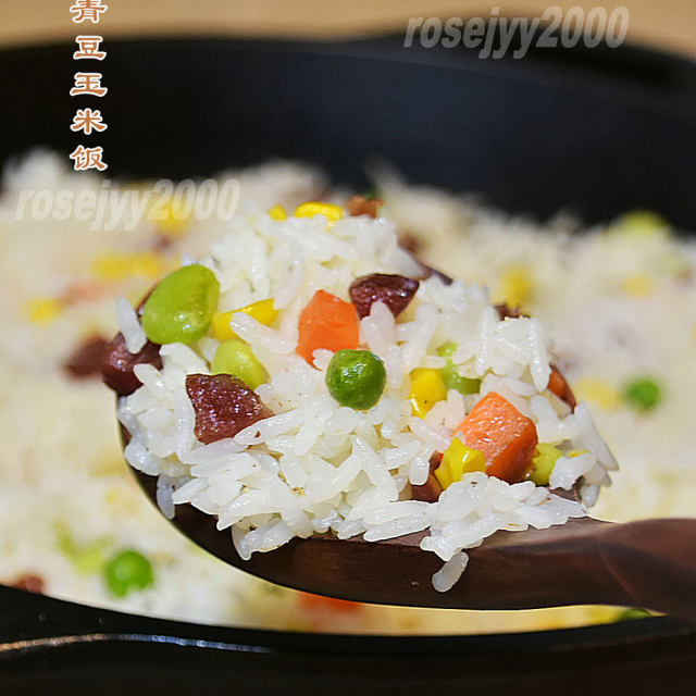 铁锅腊肠蔬菜饭--米饭