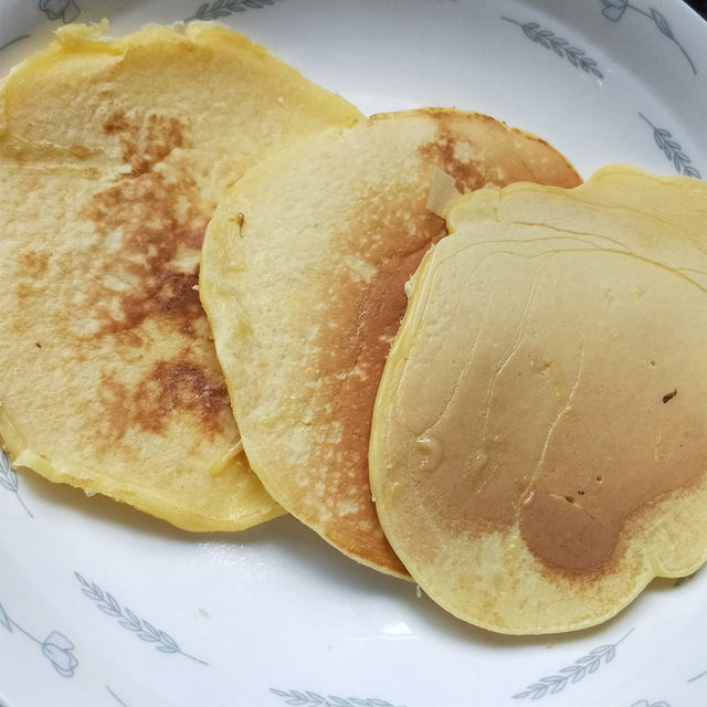 蜂蜜牛奶鸡蛋饼