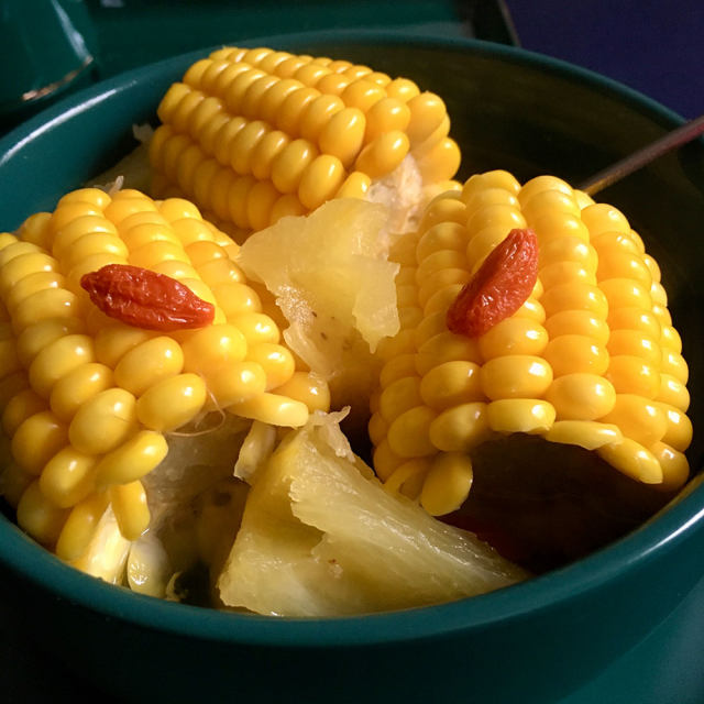 菠萝煮水果玉米