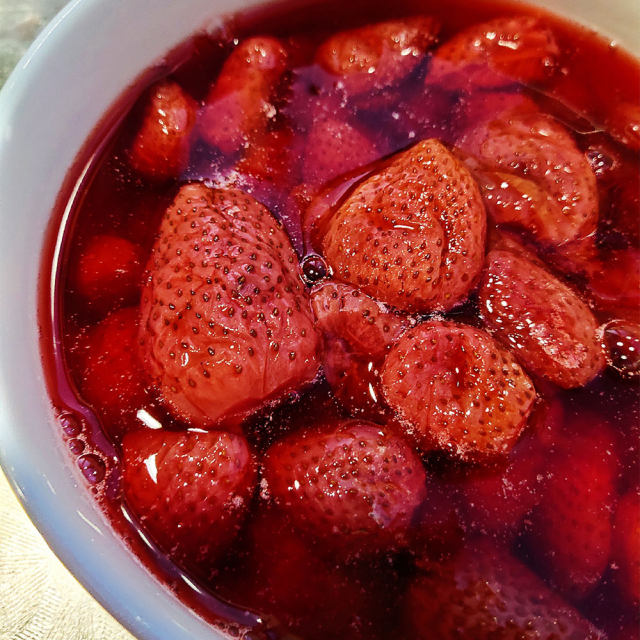 草莓糖水罐头