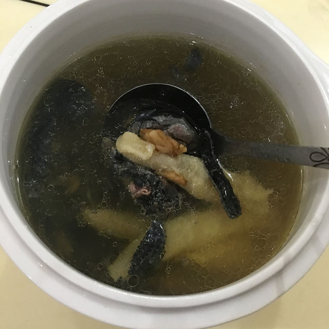 西洋参鱼胶炖乌鸡