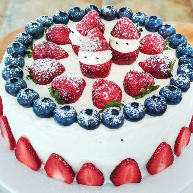超简单的草莓蓝莓圣诞奶油蛋糕