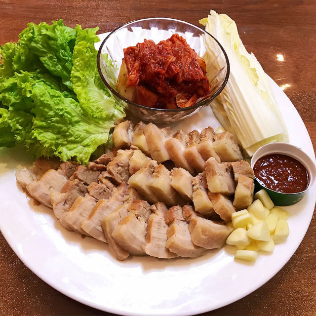 人人都爱的韩式五花肉料理：韩式营养菜包肉