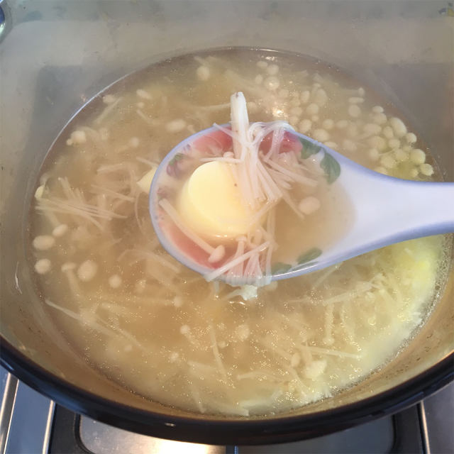 玉脂豆腐菌菇汤
