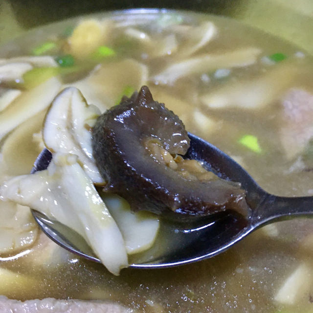 “快手汤”新鲜姬松茸海参肉片汤