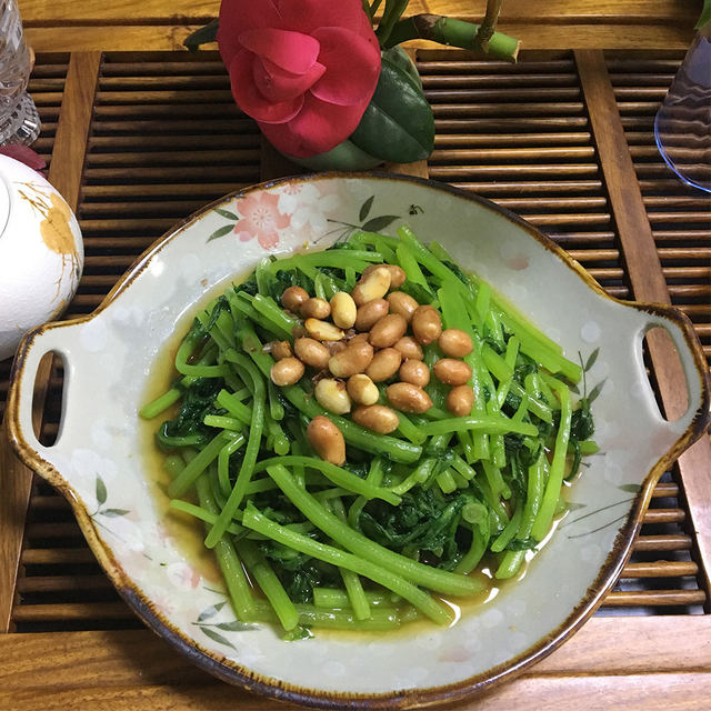 凉拌茼蒿菜