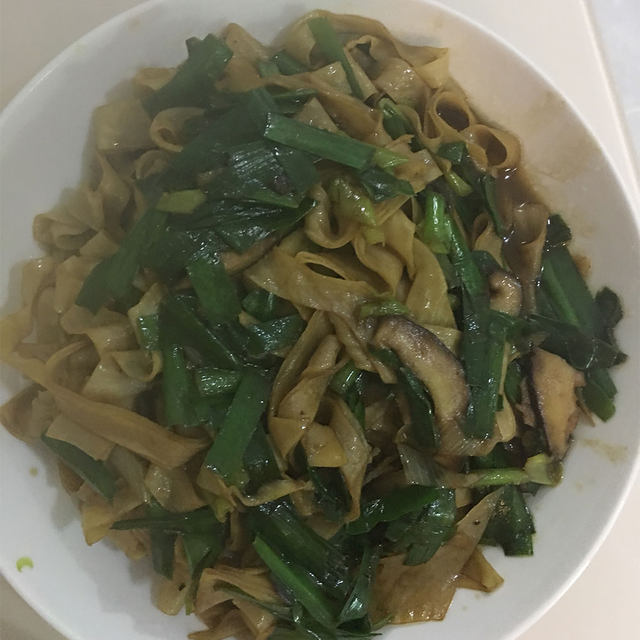 韭菜炒油豆皮