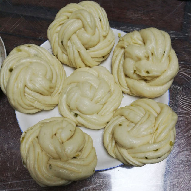 懒人模式一次性发酵的葱香馒头和白面馒头