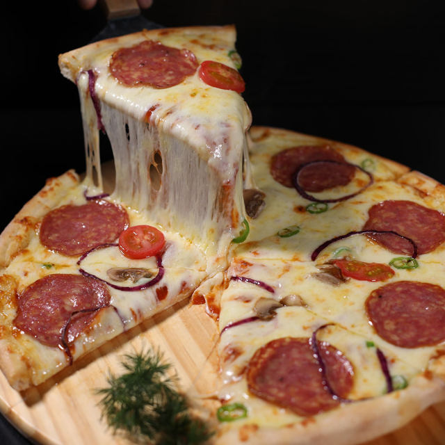 来自意大利的美食精髓——意式萨拉米披萨