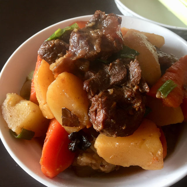 土豆胡萝卜焖牛腱肉
