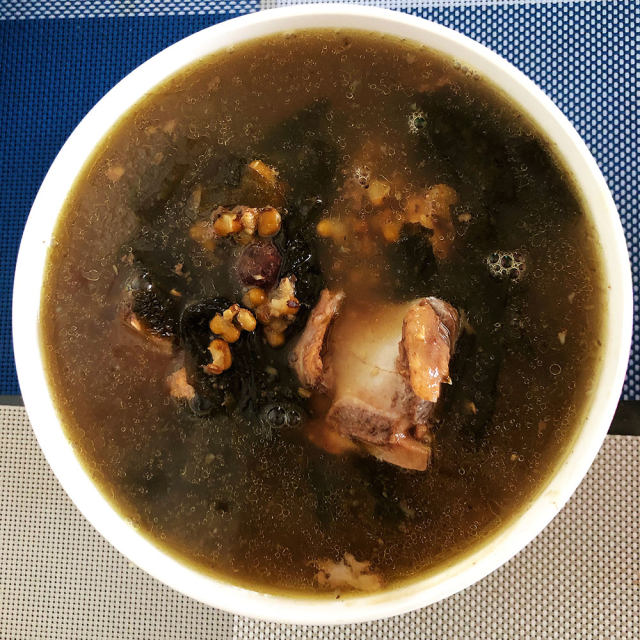 绿豆龙骨海带汤