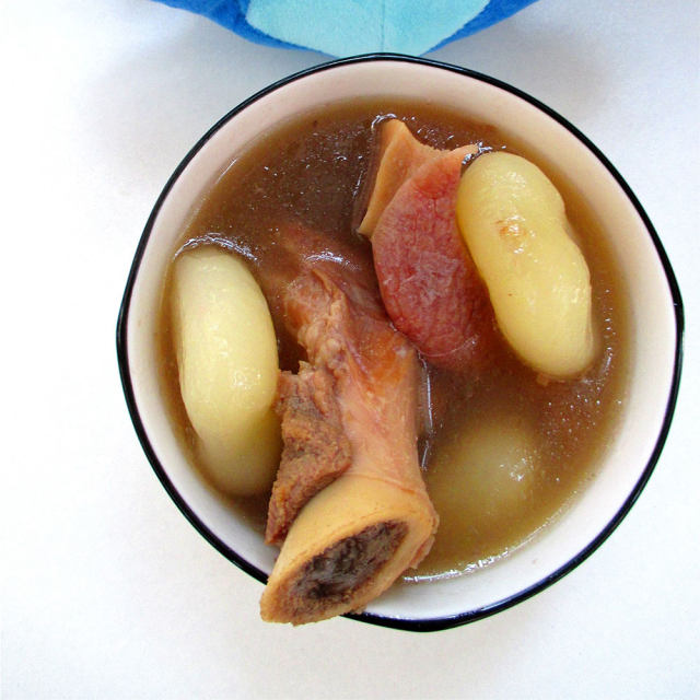 春季润燥汤水——海底椰煲猪骨汤