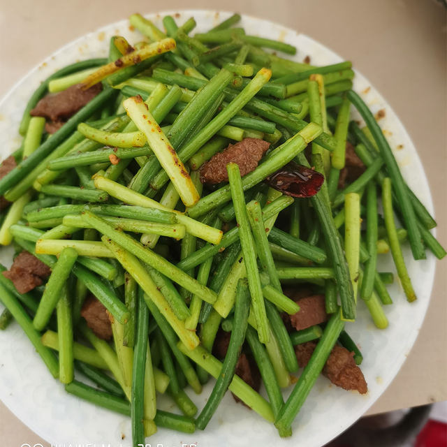 沙茶蒜苔炒牛排