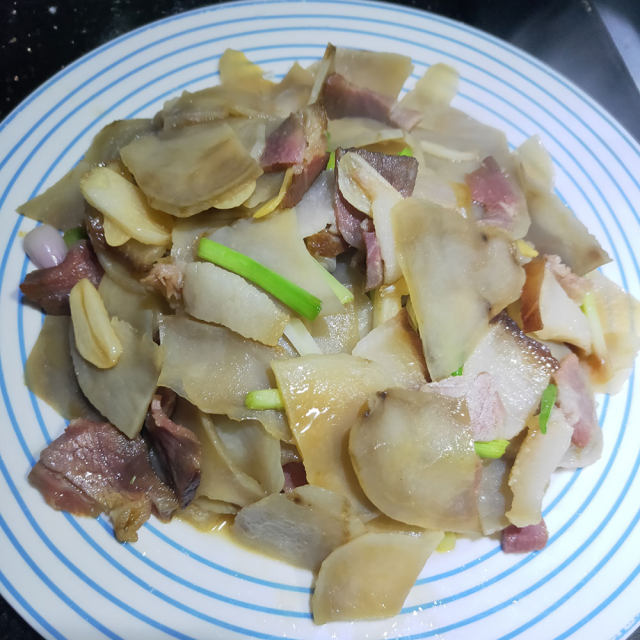 家乡菜~干土豆片炒腊肉