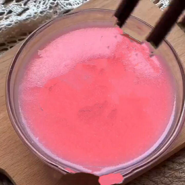 牛奶草莓冻