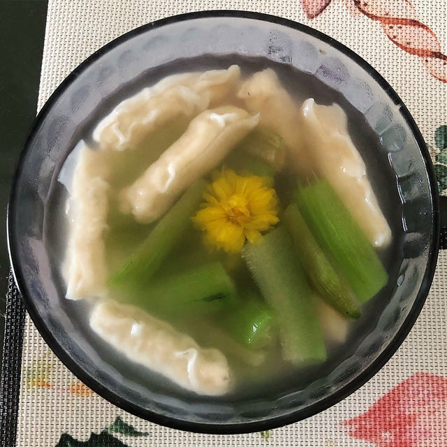 菊花丝瓜虾饺汤