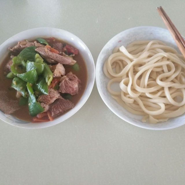 新疆过油肉拌面