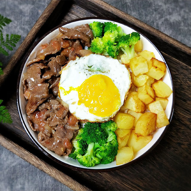 牛肉蔬菜拼饭