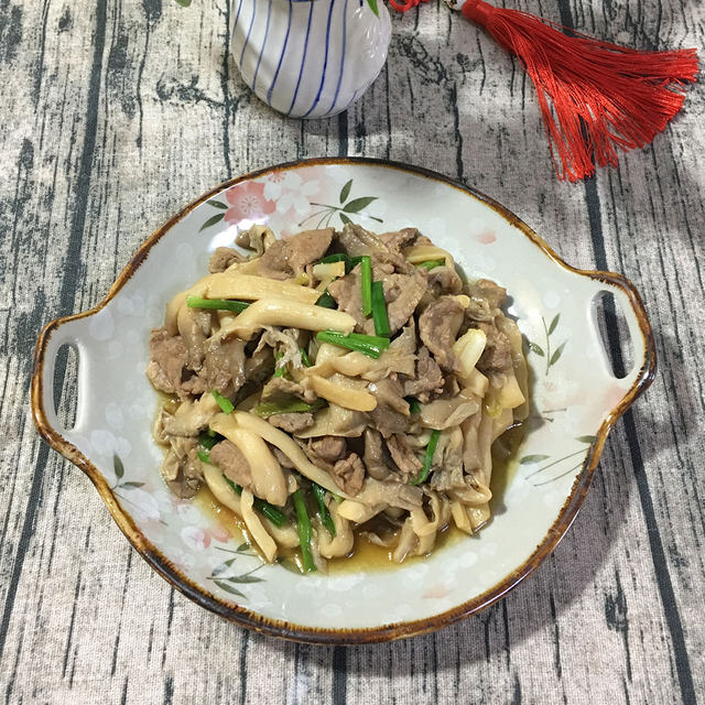 香葱肉片焖平菇