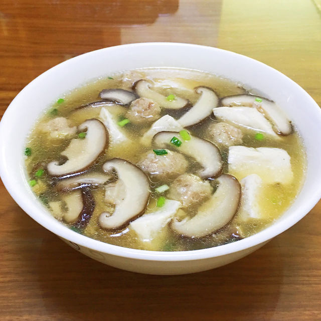香菇豆腐丸子汤