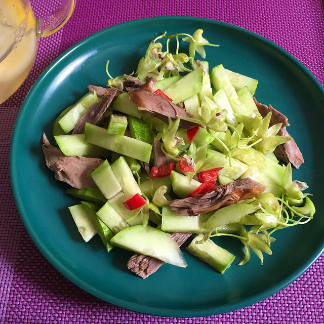 “酸爽开胃美食”石斛花鸽肉拌黄瓜