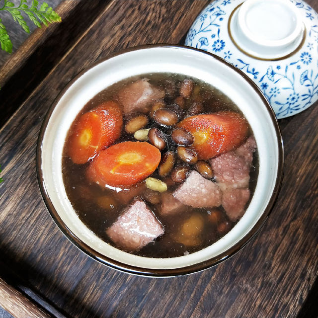 黑豆胡萝卜炖瘦肉汤