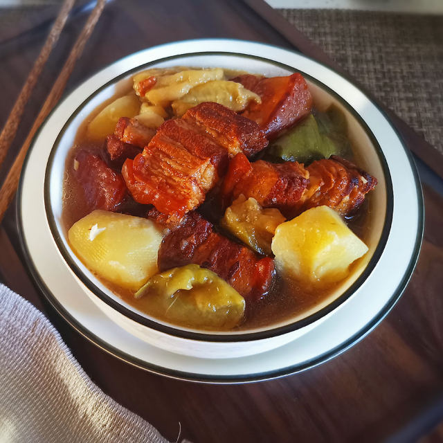 红烧肉炖茄子土豆