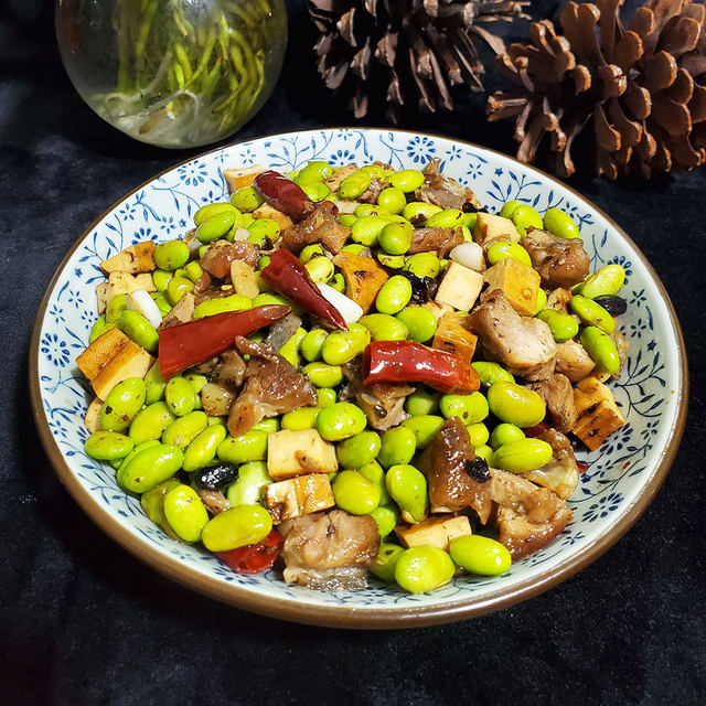 鸡腿肉炒毛豆