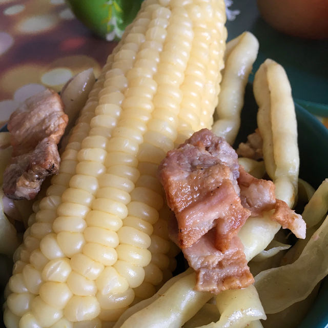 烤肉芸豆炖玉米