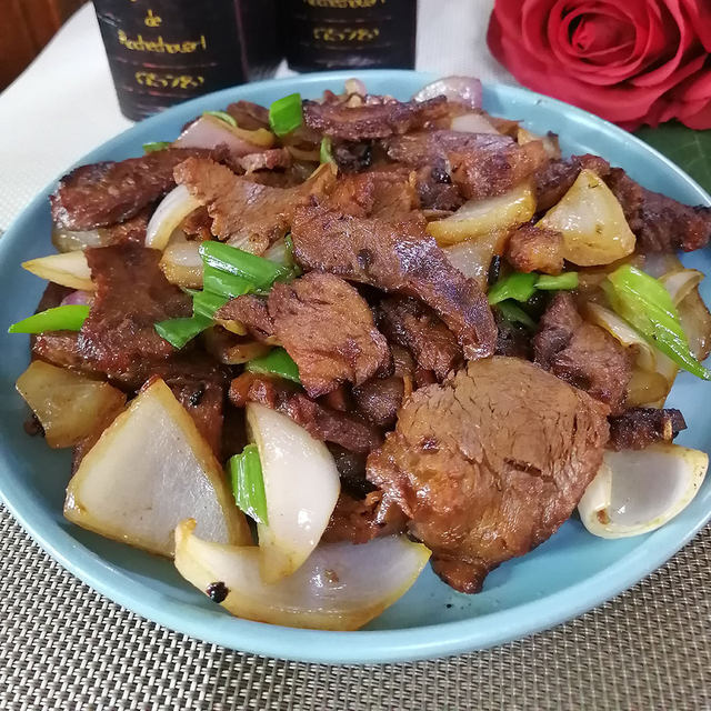 圆葱炒牛肉