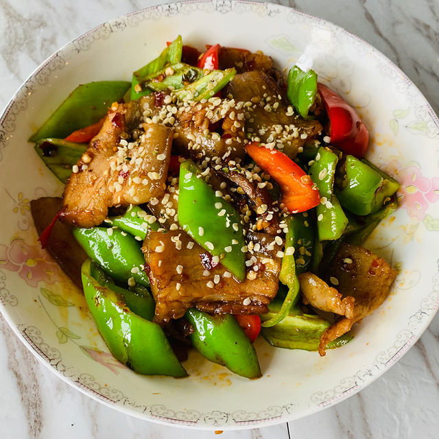 Twice cooked pork with Fired sesame seed and colored pepper