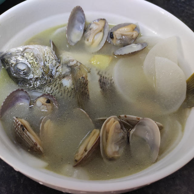 萝卜蛤蜊鱼汤