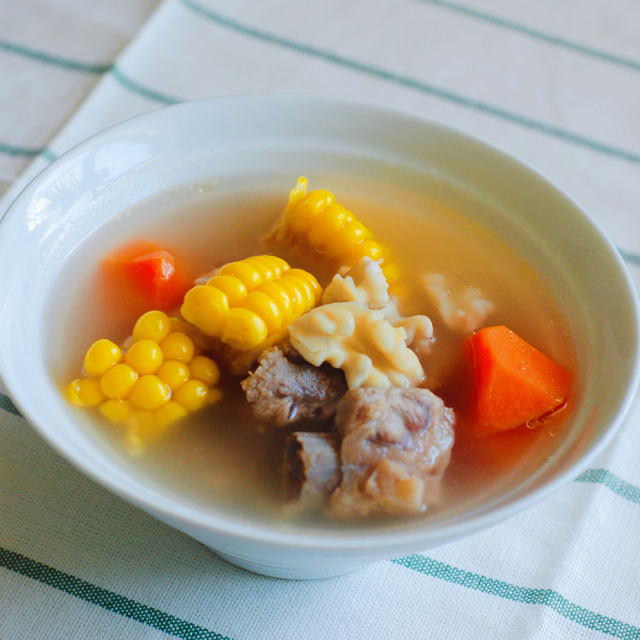 核桃玉米排骨汤