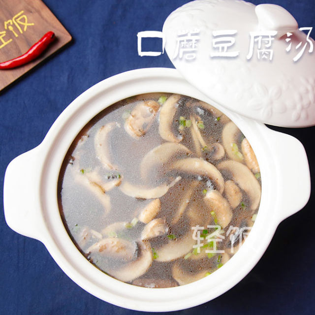 口蘑豆腐汤丨汤鲜味美，腐嫩蘑香