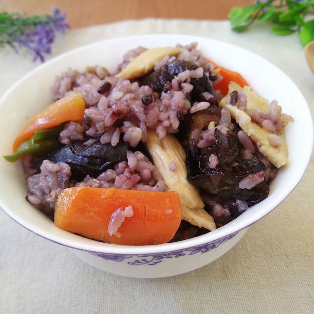 鸡肉焖饭