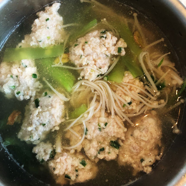 金针菇肉丸子汤