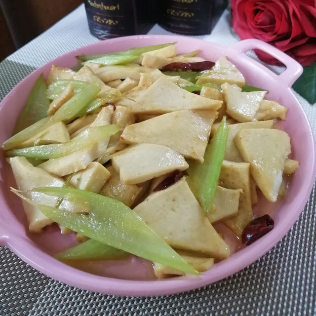 千页豆腐炒芹菜