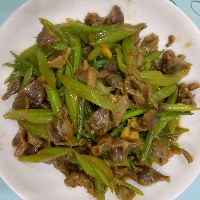 芹菜炒鸡胗