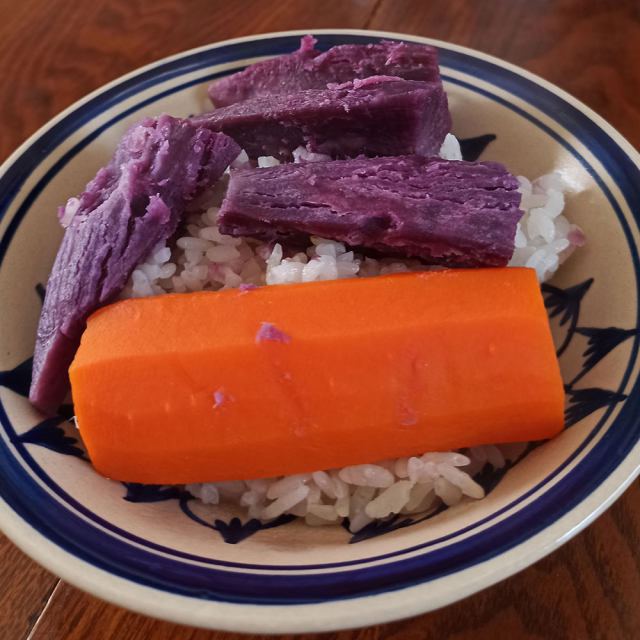胡萝卜紫薯焖饭