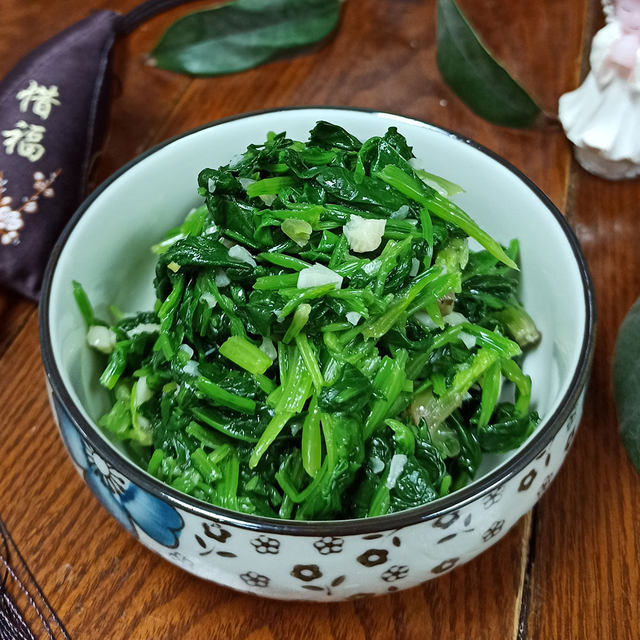 蒜油拌菠菜