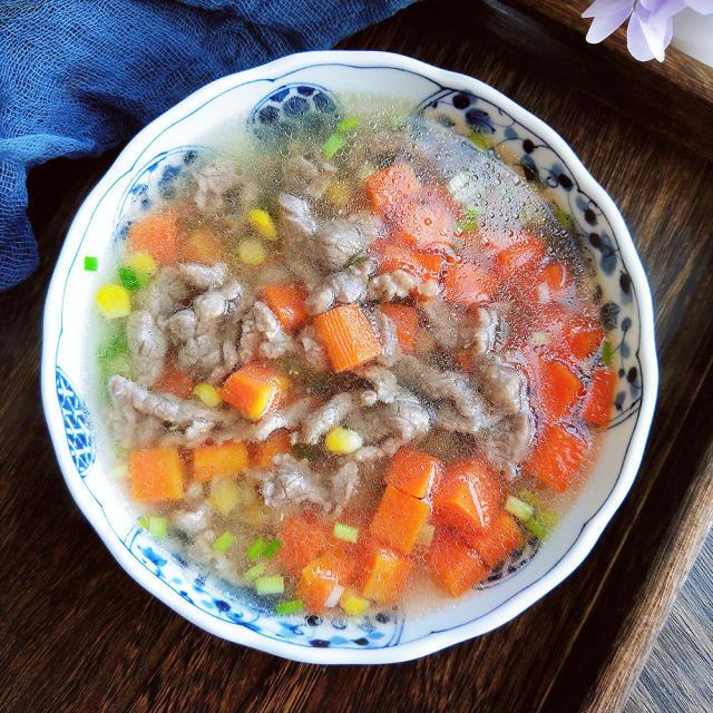 胡萝卜玉米牛肉汤