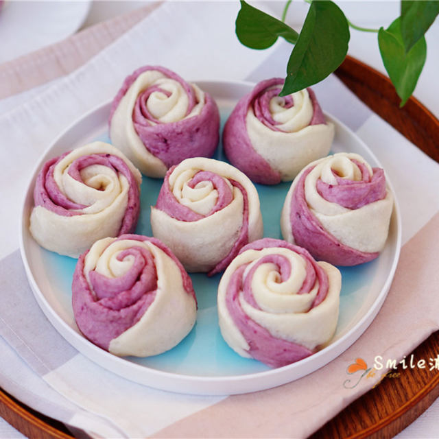 紫薯双色玫瑰馒头 ，奶香味十足，美丽浪漫！