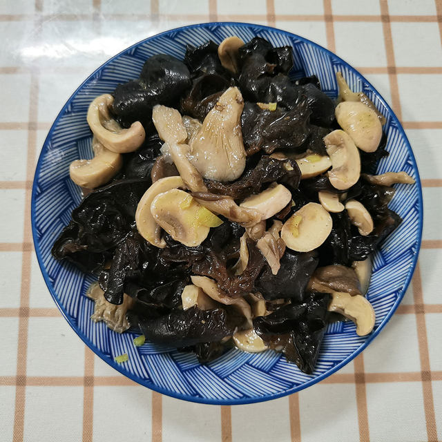 炒菌菇