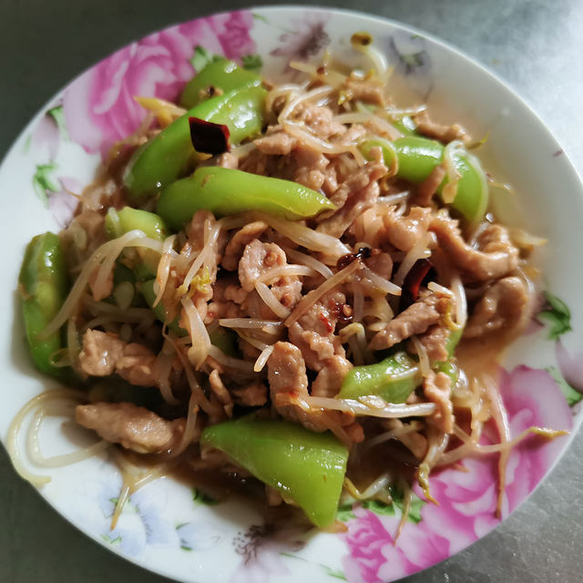 丝瓜豆芽炒肉丝