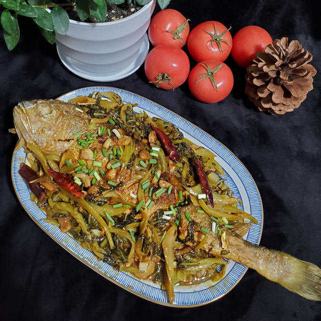 酸菜炖黄花鱼