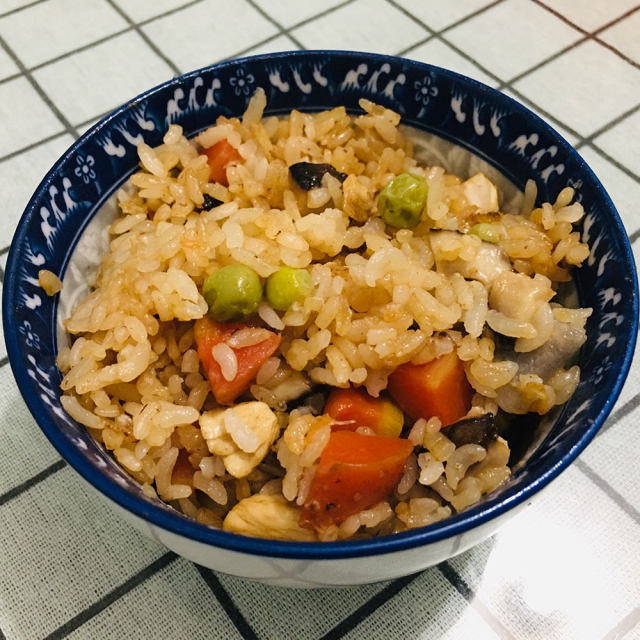 鸡肉香菇胡萝卜焖米饭